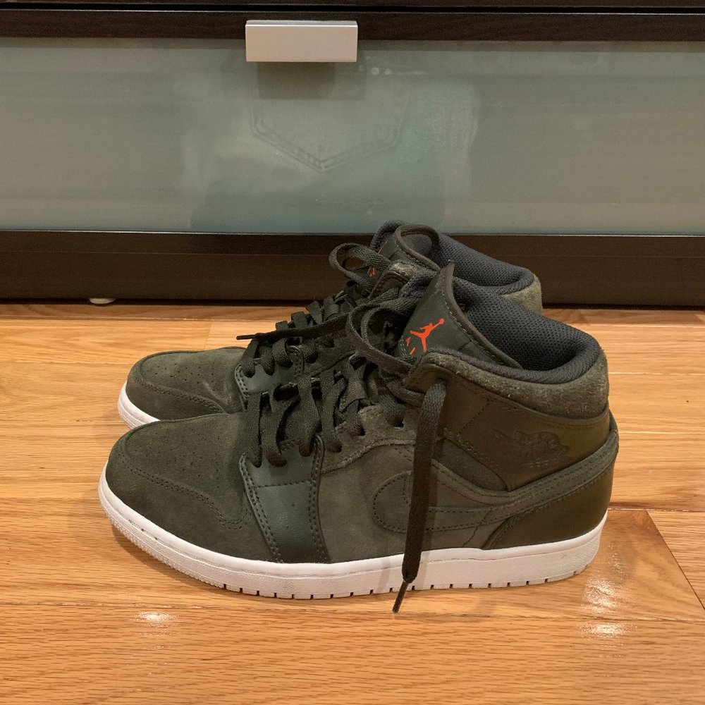 Jordan 1 Mid Olive Green